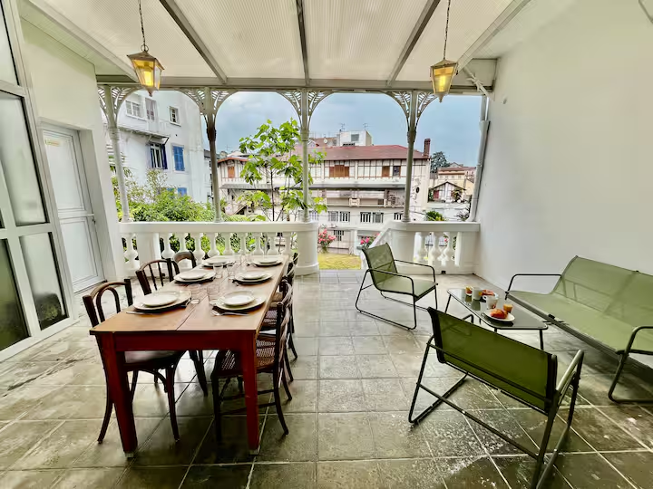 Terrasse couverte avec vue